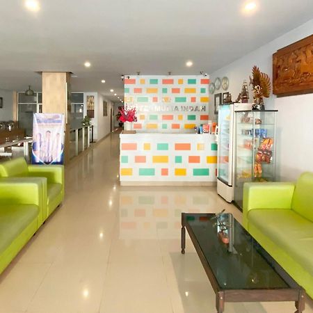 Urbanview Hotel Mulia Indah Palopo Kültér fotó