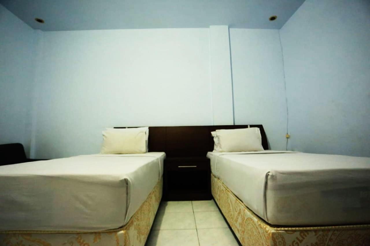 Urbanview Hotel Mulia Indah Palopo Kültér fotó