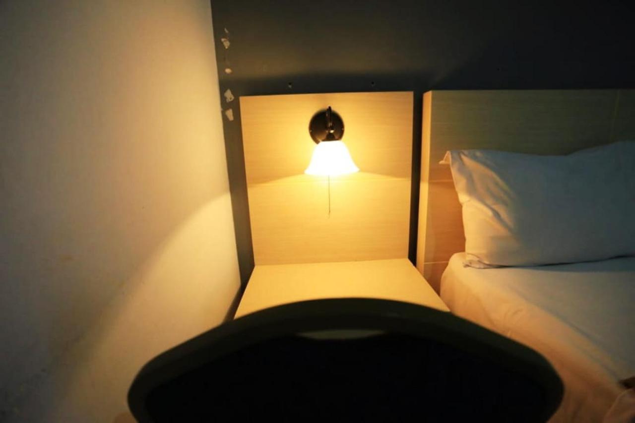 Urbanview Hotel Mulia Indah Palopo Kültér fotó