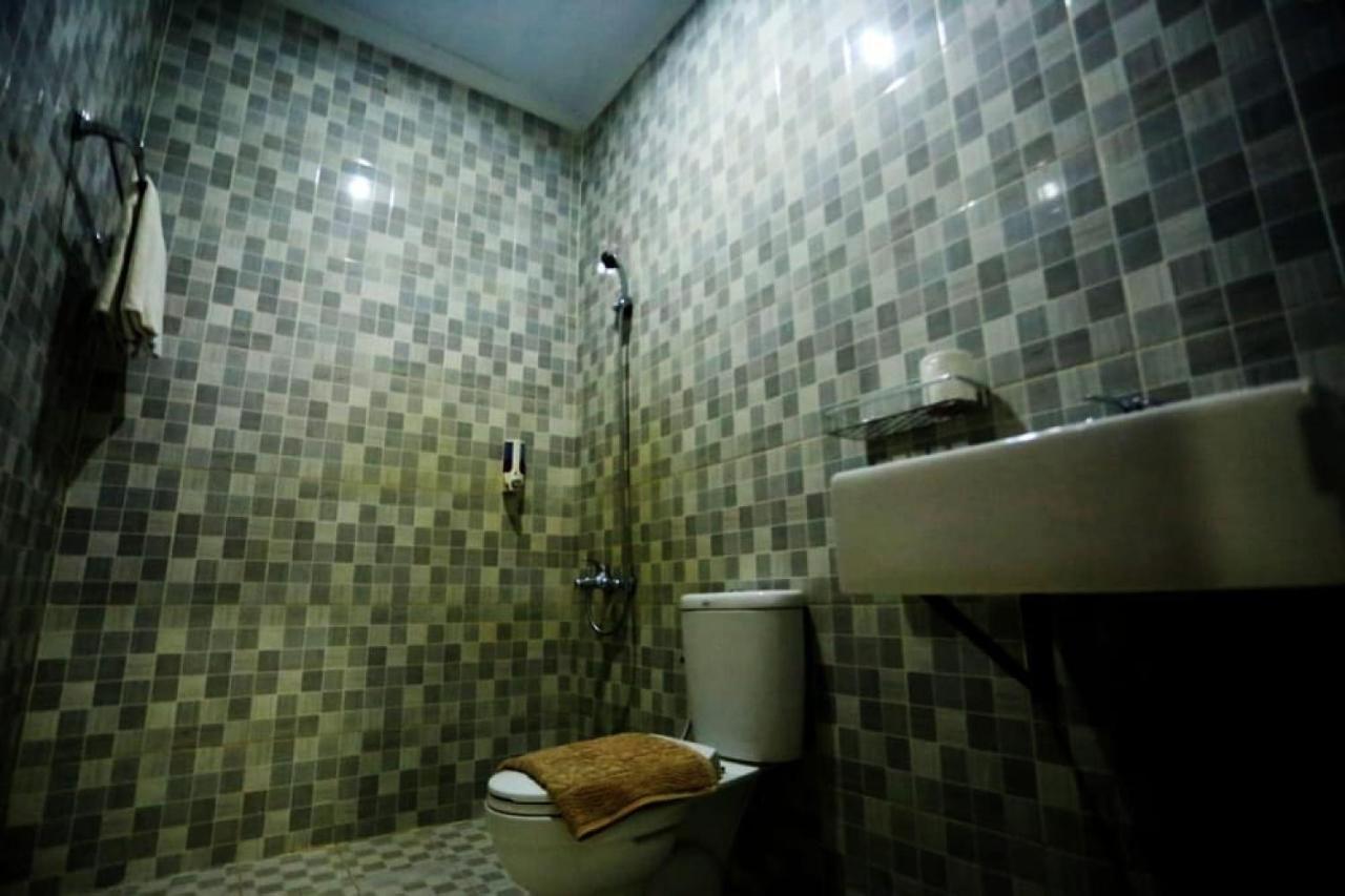 Urbanview Hotel Mulia Indah Palopo Kültér fotó