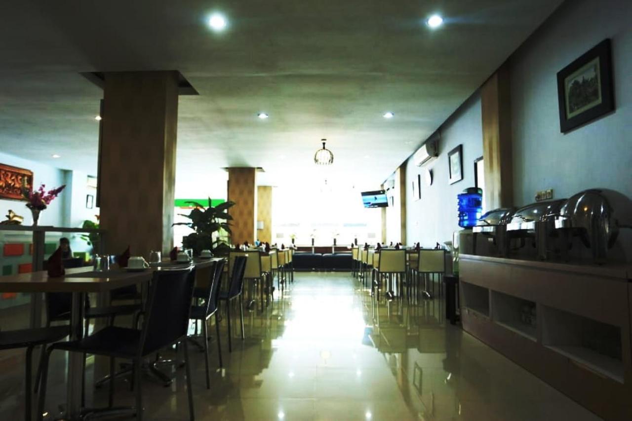 Urbanview Hotel Mulia Indah Palopo Kültér fotó