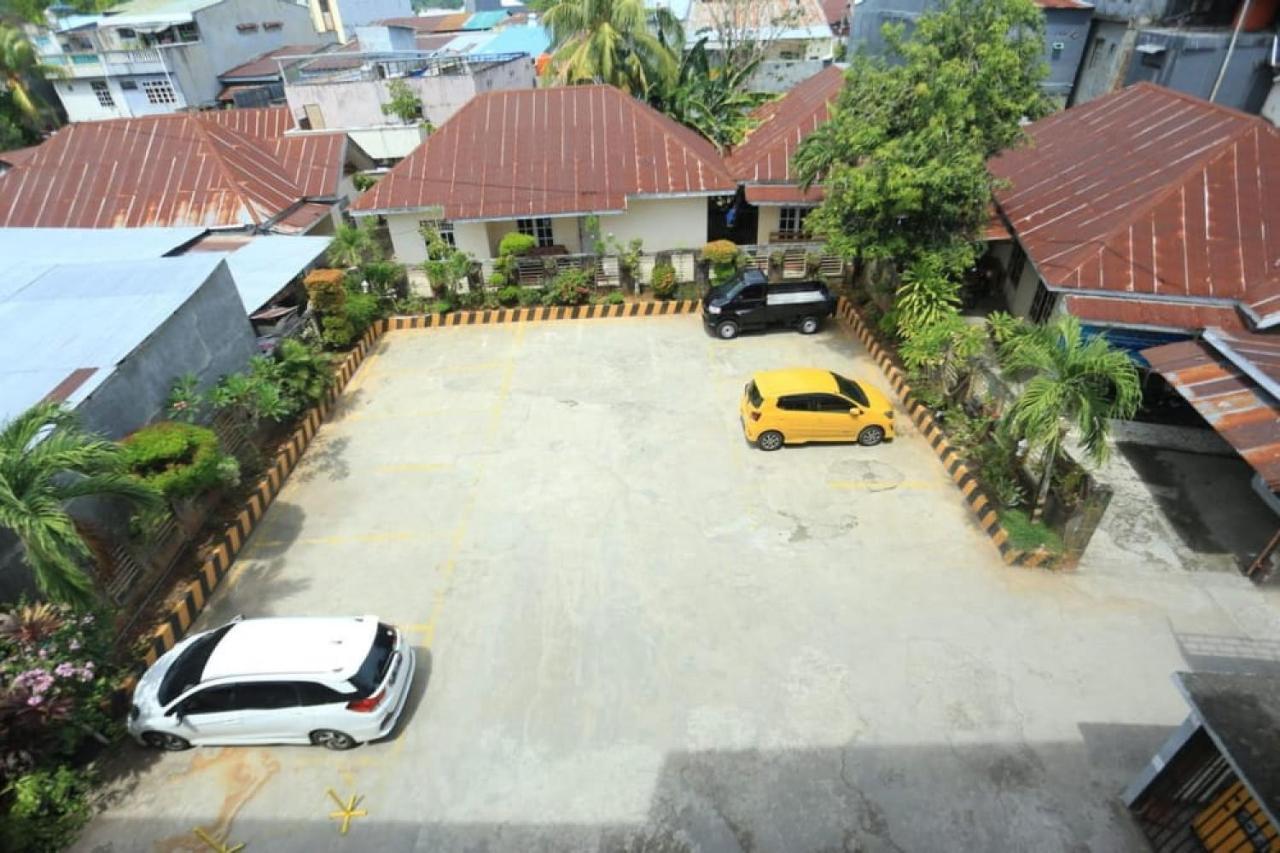 Urbanview Hotel Mulia Indah Palopo Kültér fotó