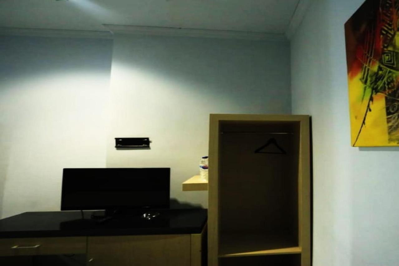 Urbanview Hotel Mulia Indah Palopo Kültér fotó