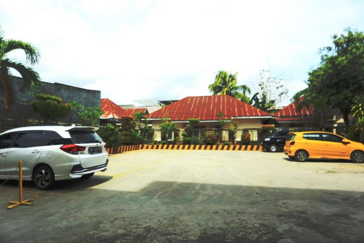 Urbanview Hotel Mulia Indah Palopo Kültér fotó
