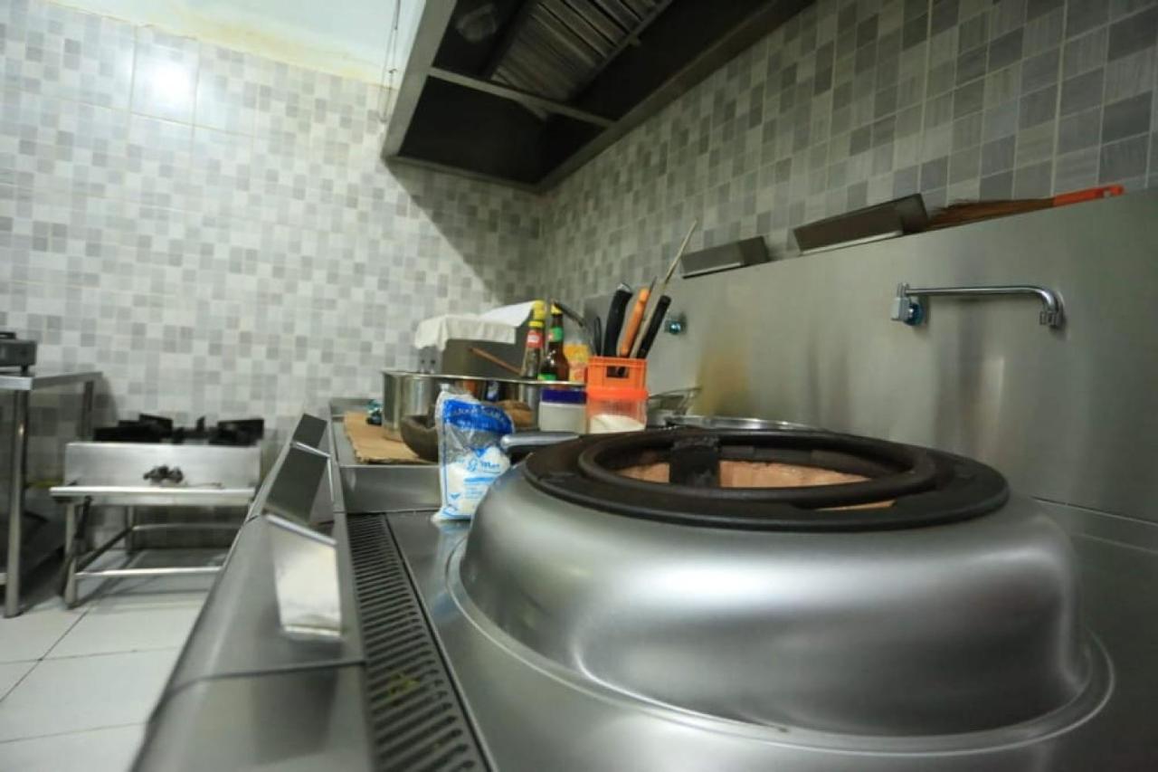 Urbanview Hotel Mulia Indah Palopo Kültér fotó