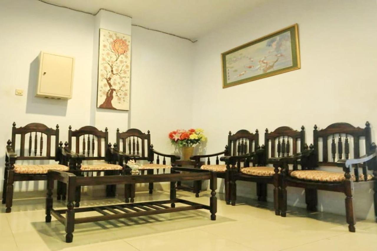 Urbanview Hotel Mulia Indah Palopo Kültér fotó