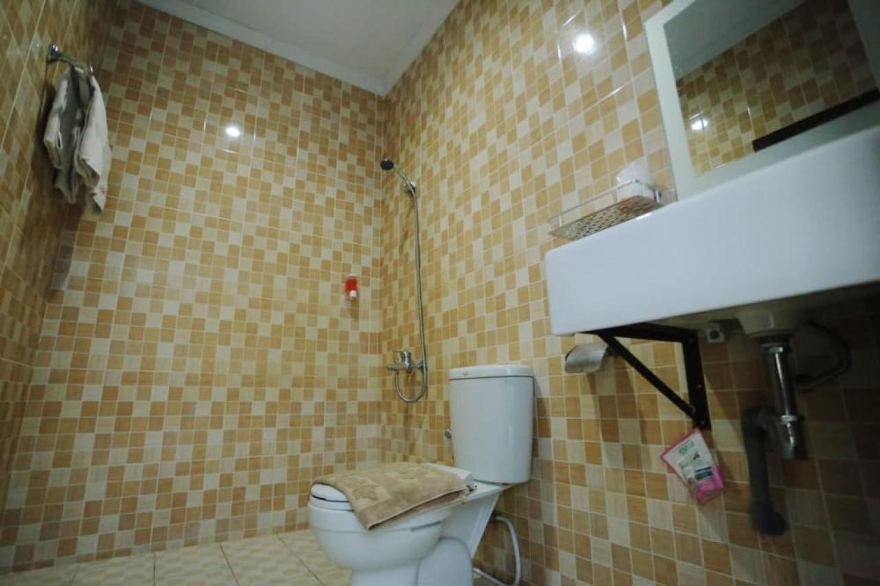 Urbanview Hotel Mulia Indah Palopo Kültér fotó