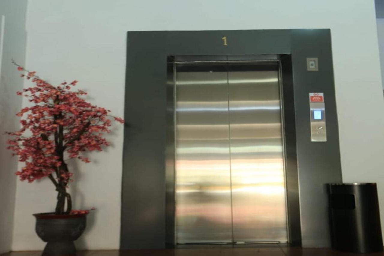 Urbanview Hotel Mulia Indah Palopo Kültér fotó