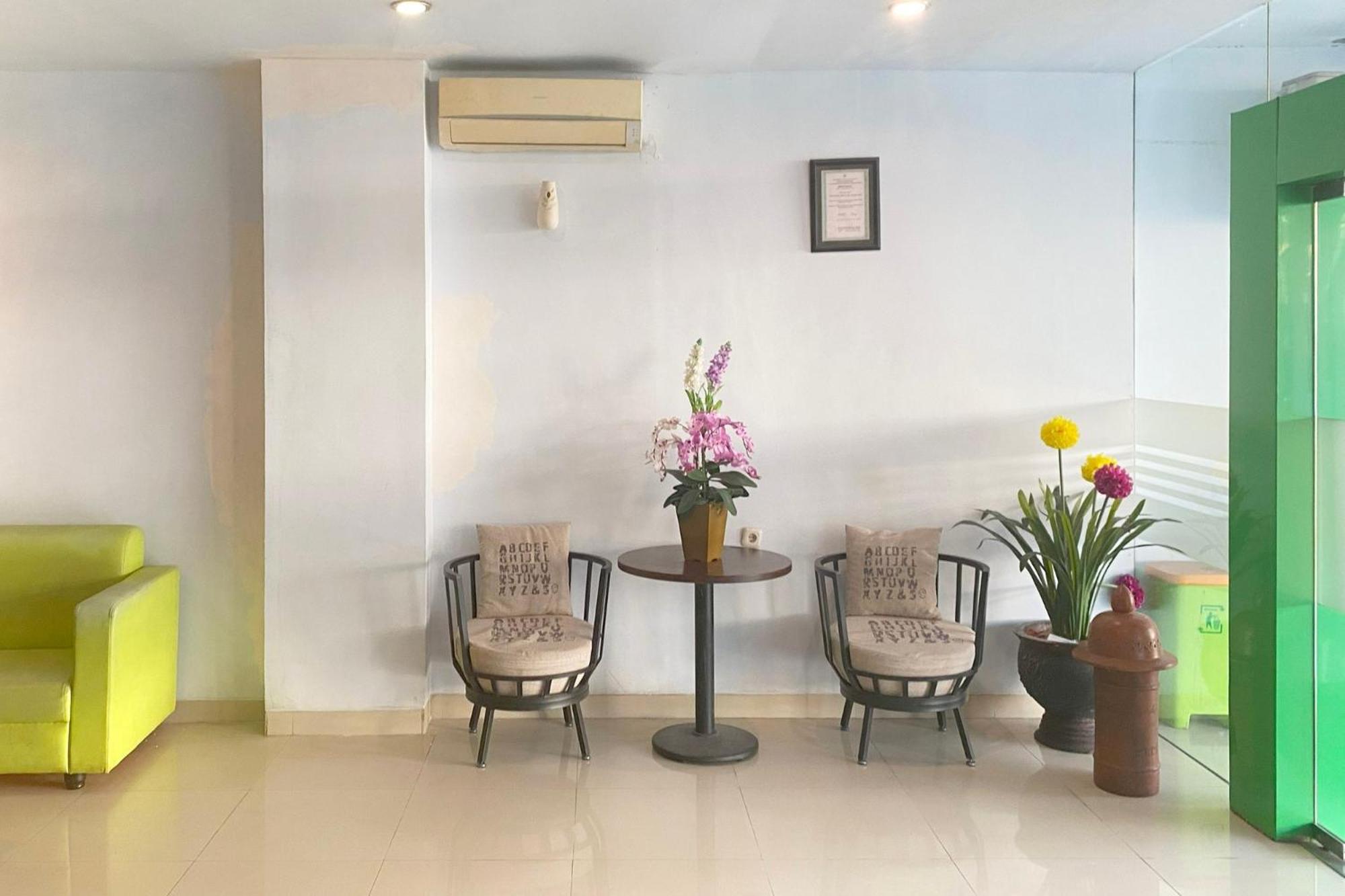 Urbanview Hotel Mulia Indah Palopo Kültér fotó